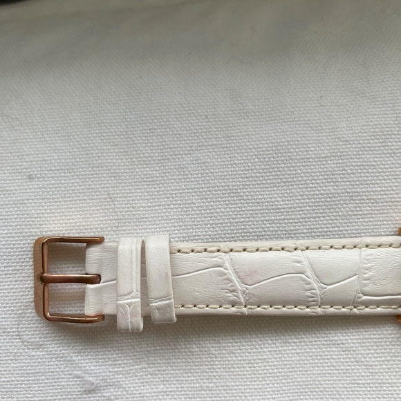 Adjustable Women's White and Gold Colored Wristwatch **Does Not Work** - Picture 2 of 11